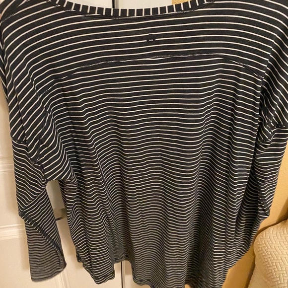 Lululemon long sleeve - Picture 5 of 5